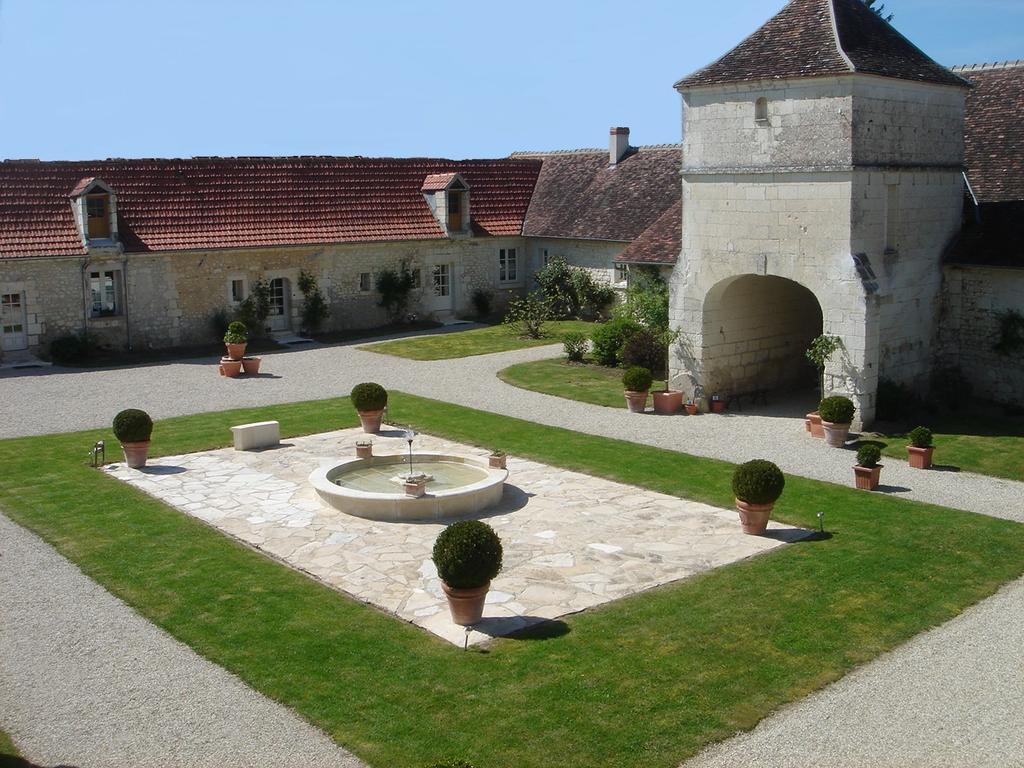 Manoir De La Rousselliere Aparthotel Loches Exterior photo