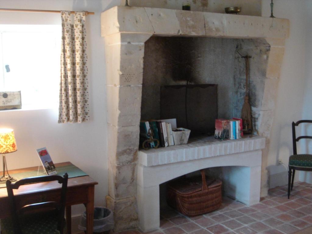 Manoir De La Rousselliere Aparthotel Loches Room photo