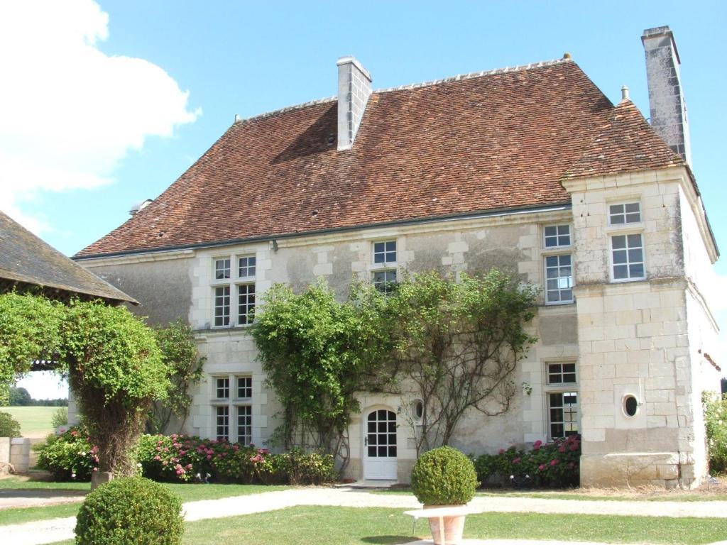 Manoir De La Rousselliere Aparthotel Loches Exterior photo