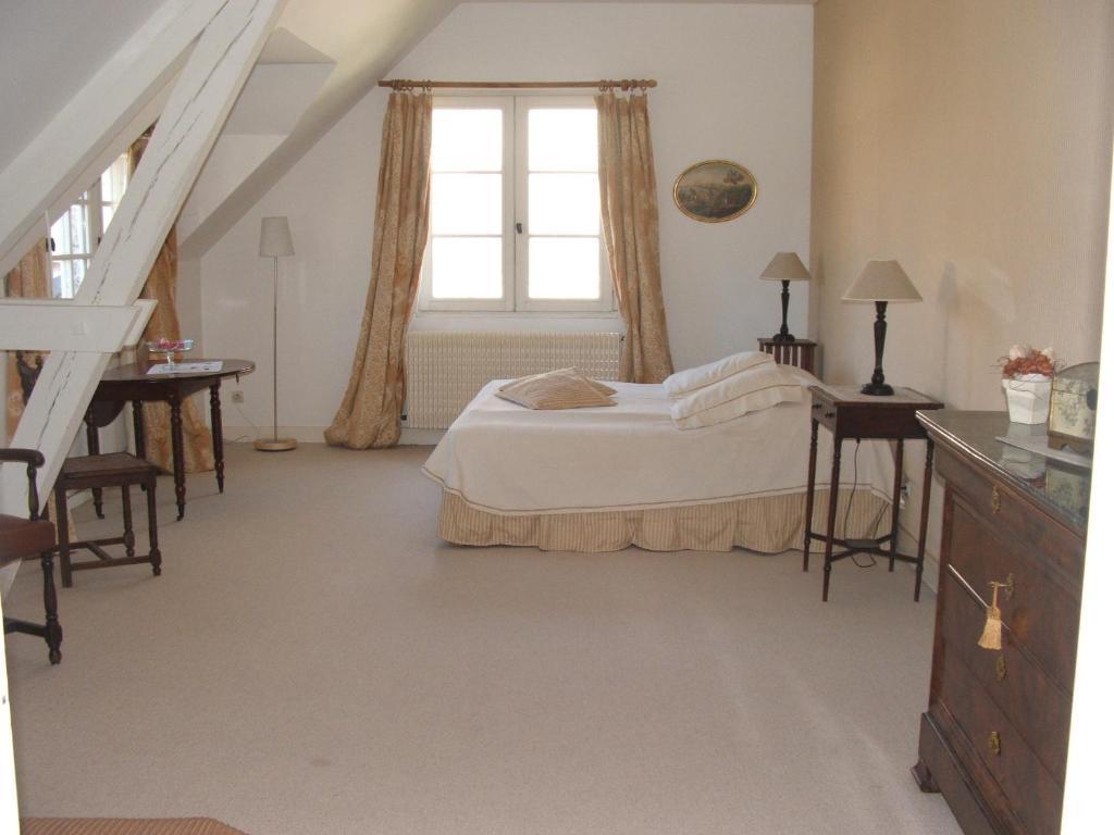 Manoir De La Rousselliere Aparthotel Loches Exterior photo
