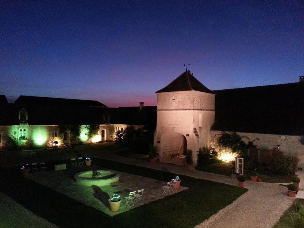 Manoir De La Rousselliere Aparthotel Loches Exterior photo