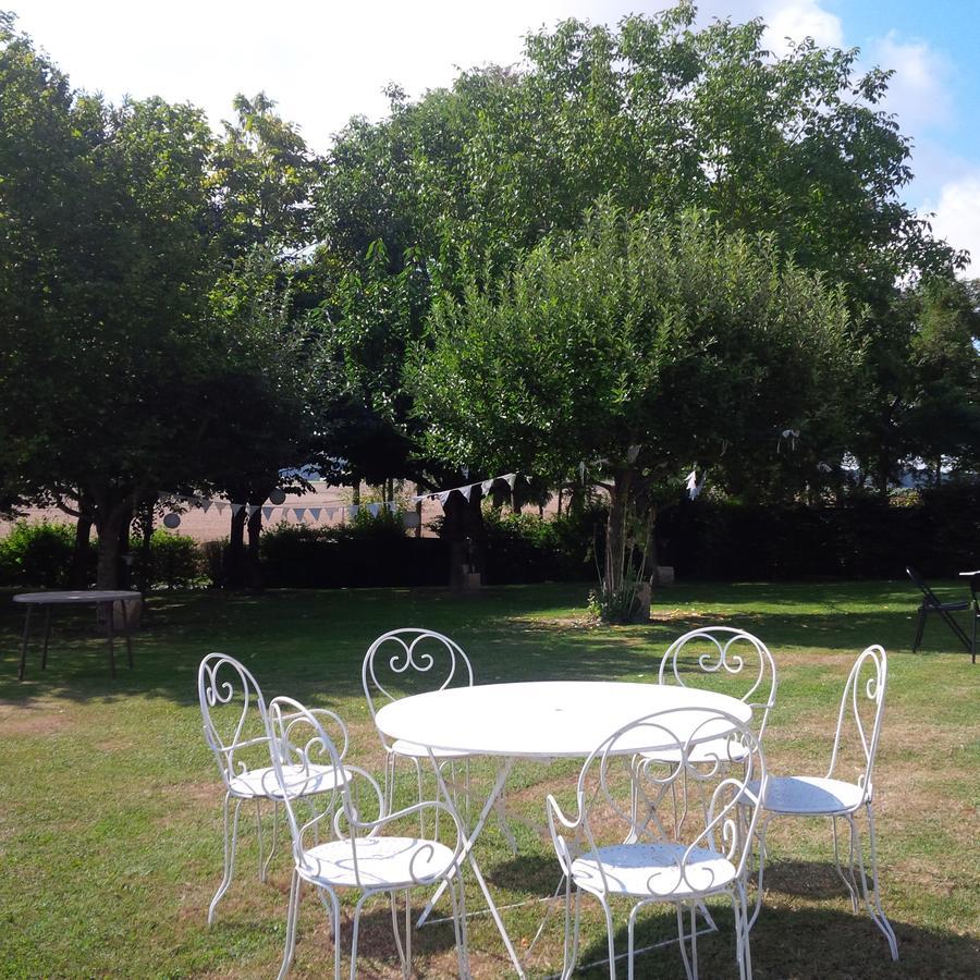 Manoir De La Rousselliere Aparthotel Loches Exterior photo