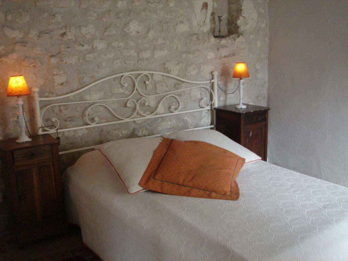 Manoir De La Rousselliere Aparthotel Loches Room photo